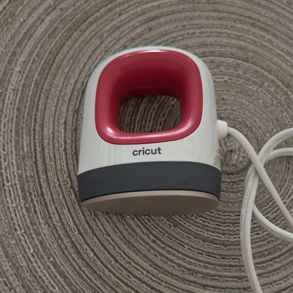 Cricut Compact Heat Press Red and White